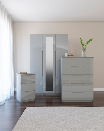 Sorrento High Gloss 4 Piece Bedroom Package (2xBedside, Chest, 3 Door Wardrobe)