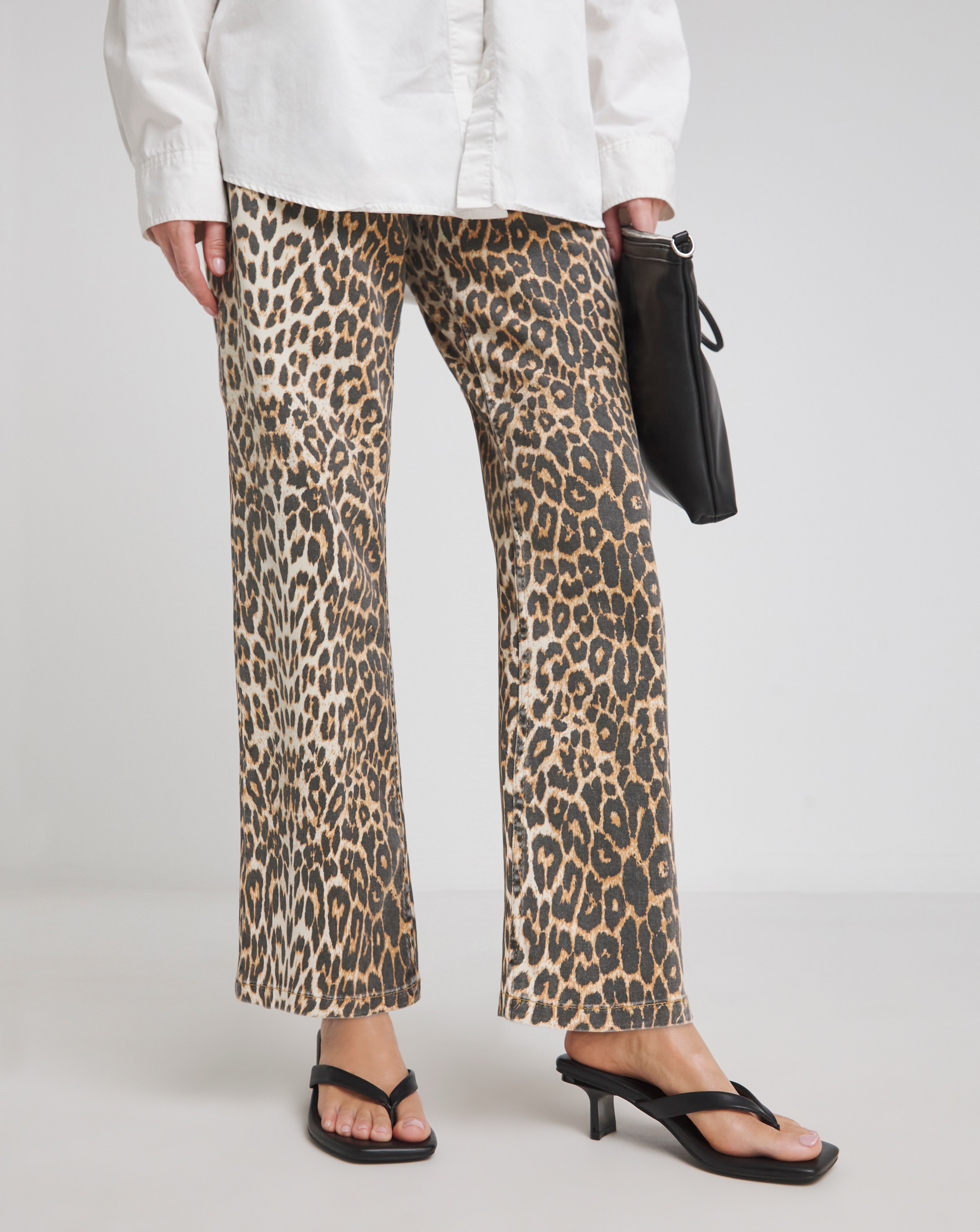 Toe Post Kitten Heel Ex Wide