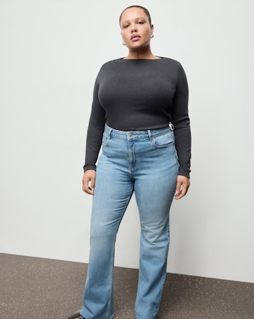 Mango Flare Mid-Rise Jean