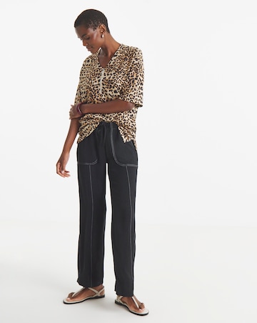 Animal Print Textured V-Neck Zip Front Short Sleeve Longline Top