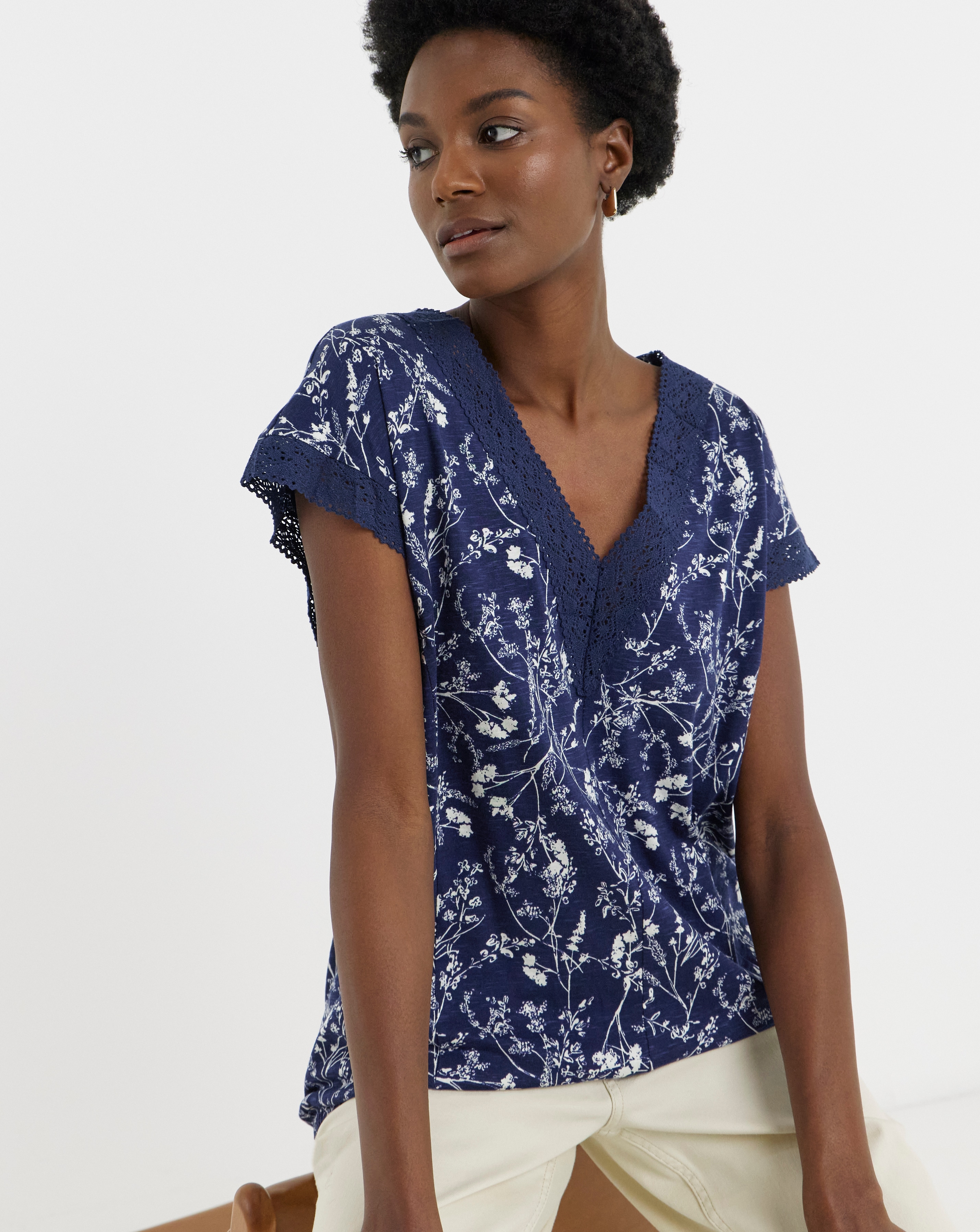 New In - Bubble Hem Lace Trim Top