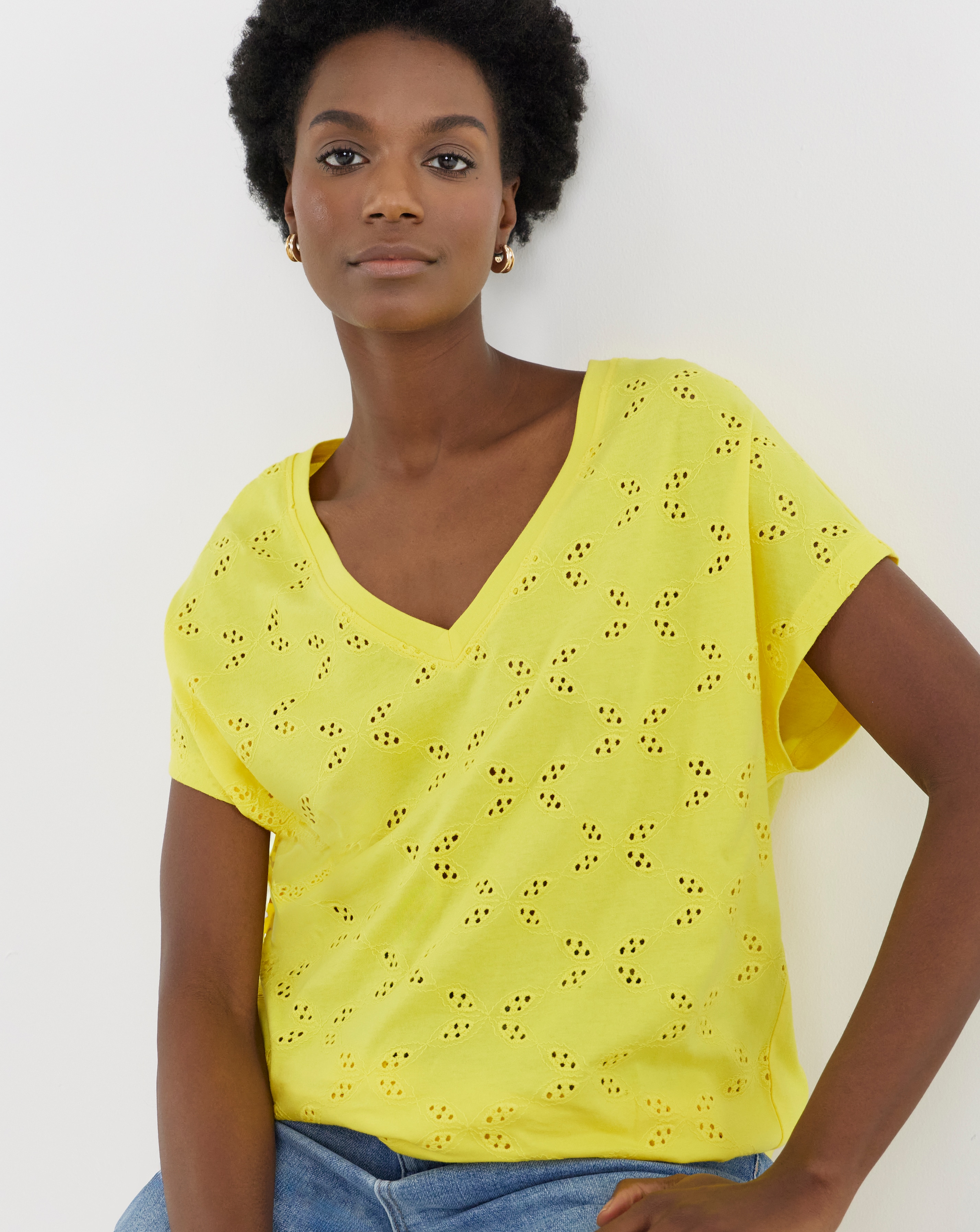 New In - Broderie V-Neck Short Sleeve T-Shirt