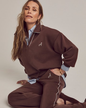 Anthology Logo Collared Sweatshirt