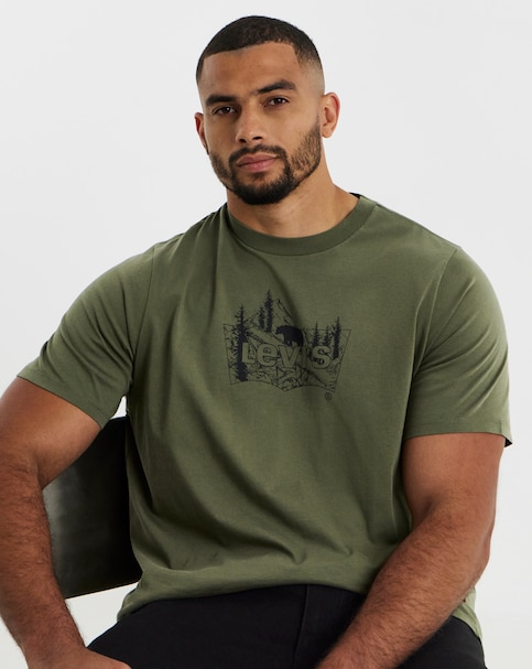 New In - Levi's Mountain Graphic T-Shirt - Olive