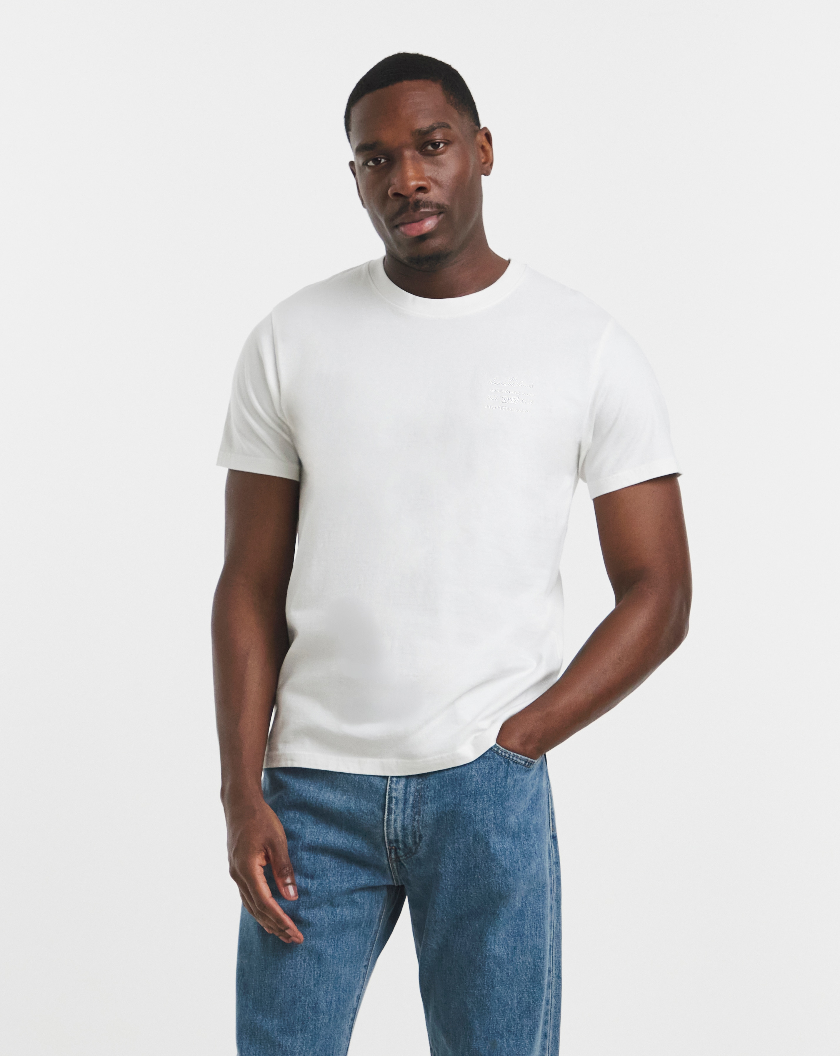 New In - Levi's Chest Graphic T-Shirt - White