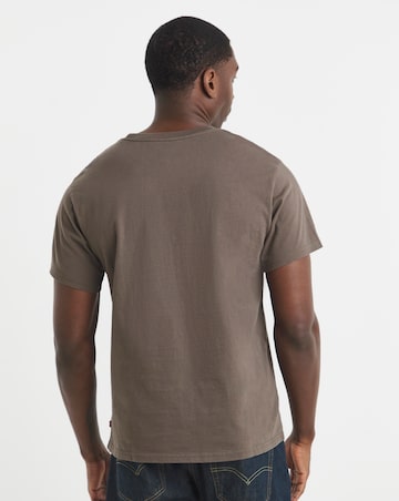 Levi's Short Sleeve Chest Graphic T-Shirt - Brown