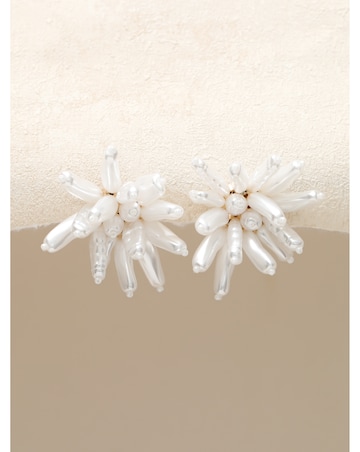 Mood Statement Pearl Floral Earrings