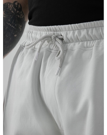TURNER-D555 Stretch Pique Elasticated Shorts With Pin Tuck Front & Zipper Pocket