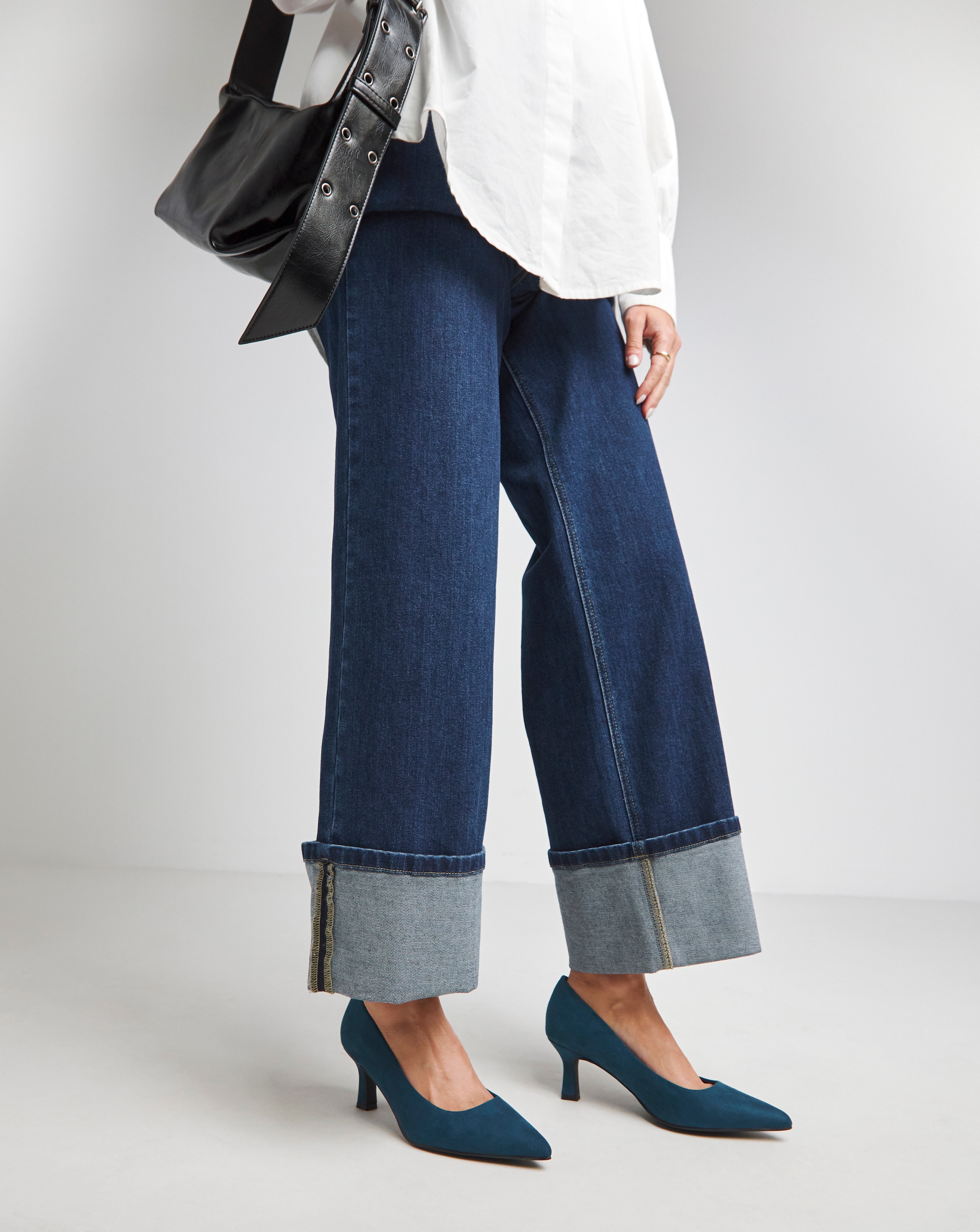 Pointed Toe Kitten Heel Shoe Ex Wide