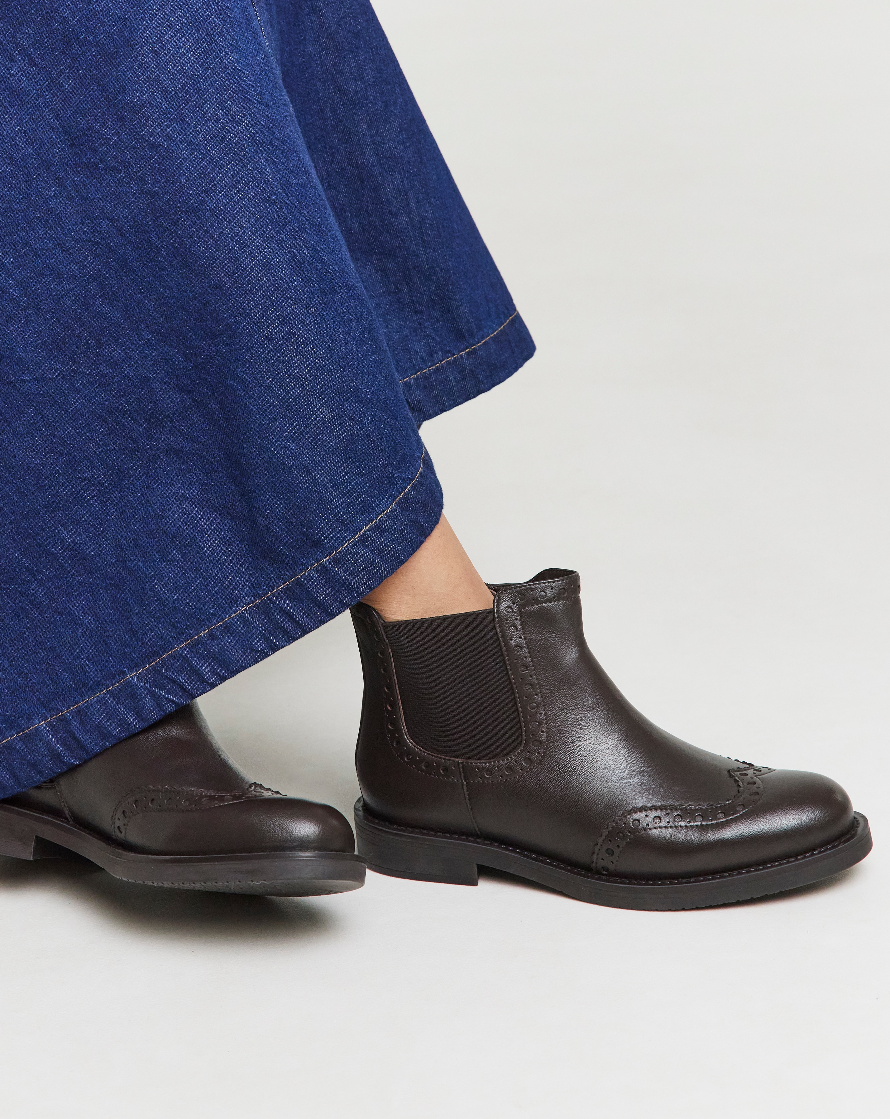 Leather Chelsea Boots Broguing ExWide