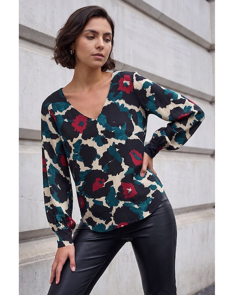 New In - Roman Animal Print V-Neck Top