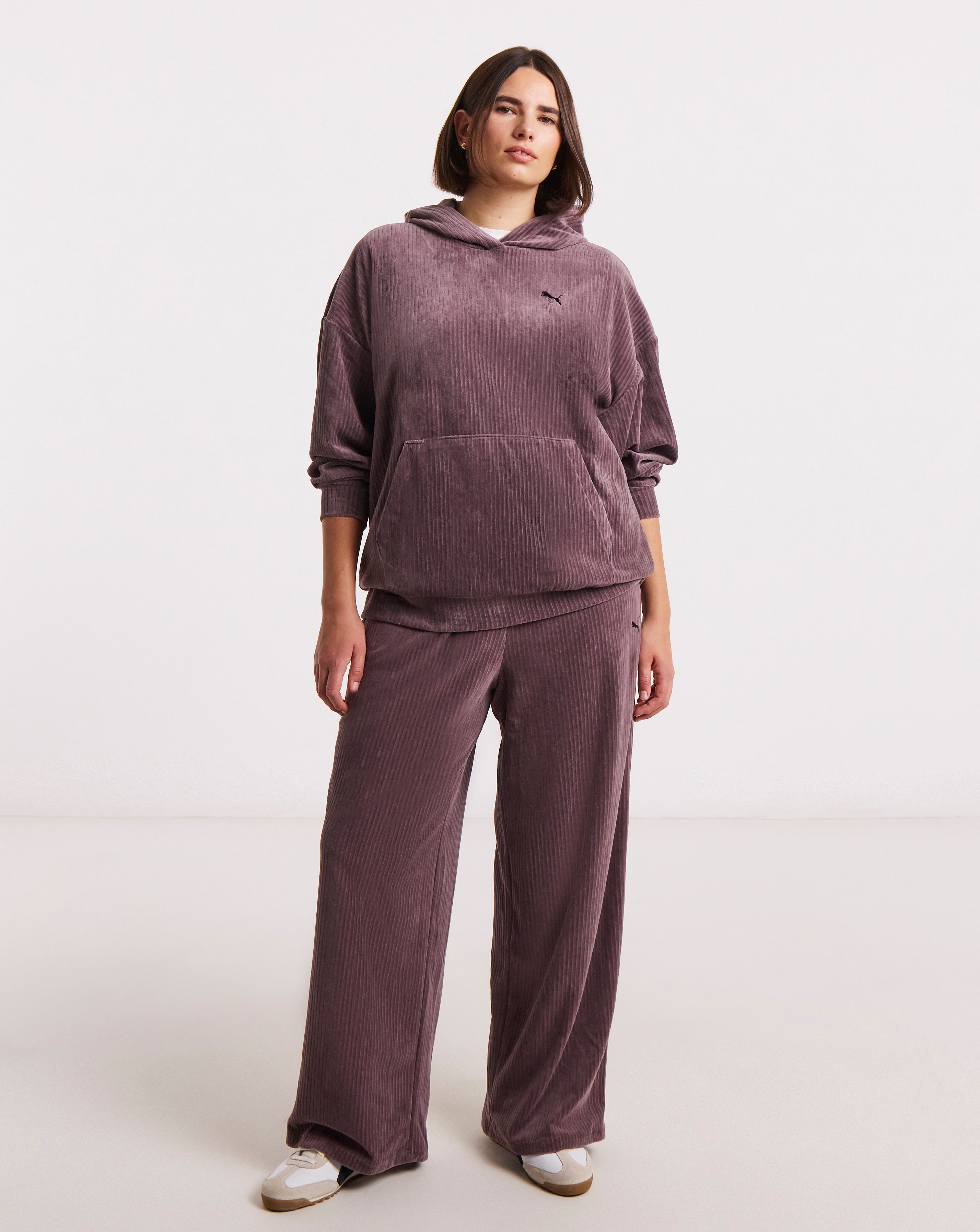 PUMA Essential Velour Rib Straight Pants