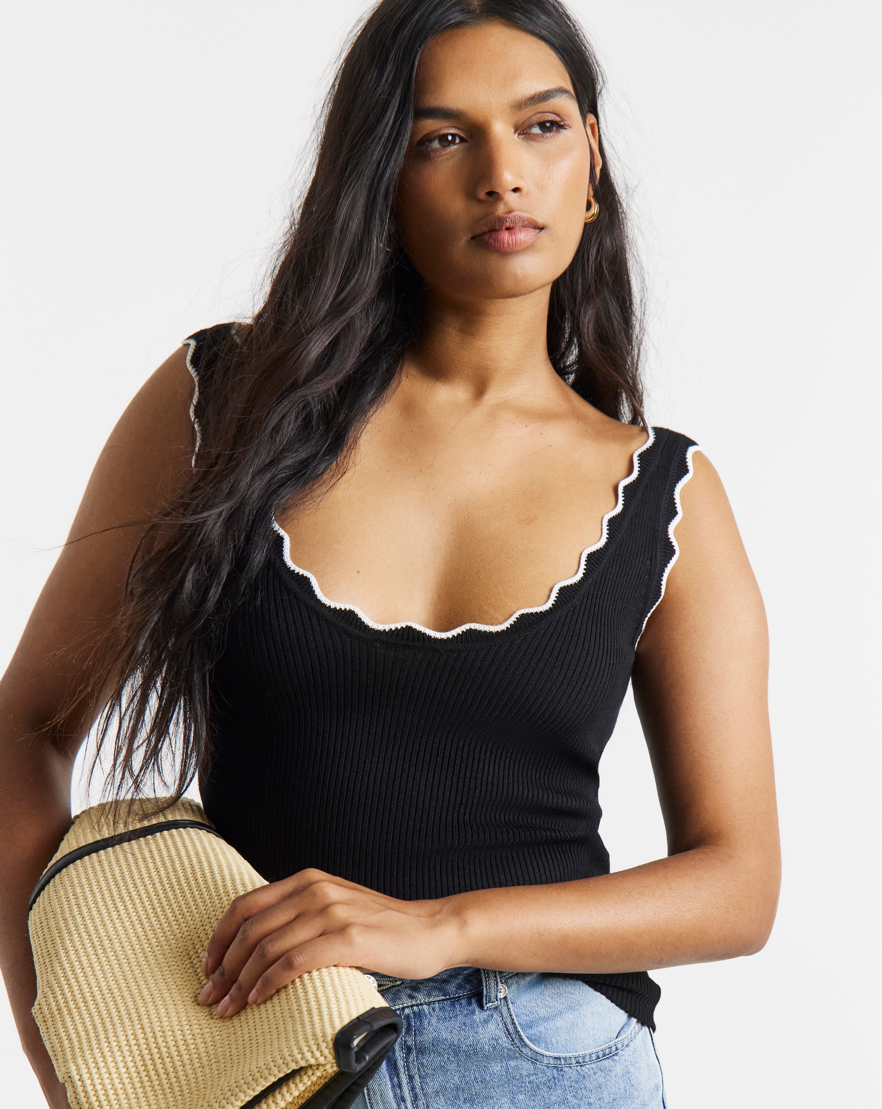 New In - Contrast Scallop Rib Knit Vest