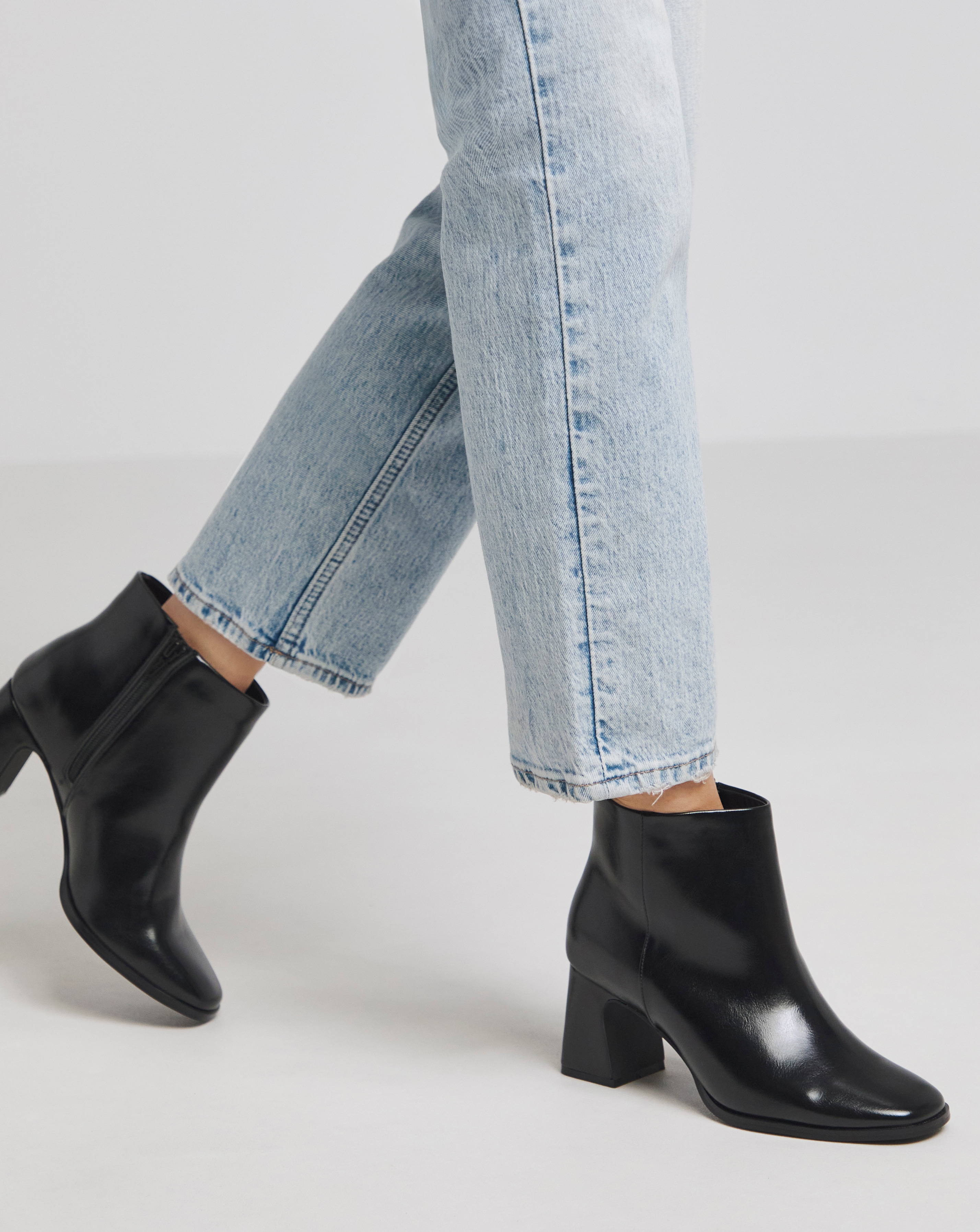 Block Heel Low Cut Boots Standard