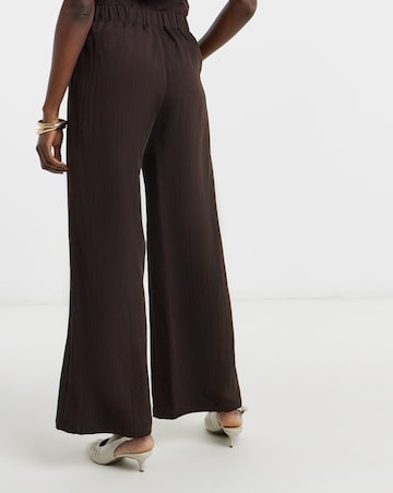 TEXTURED STRAIGHT LEG TROUSER