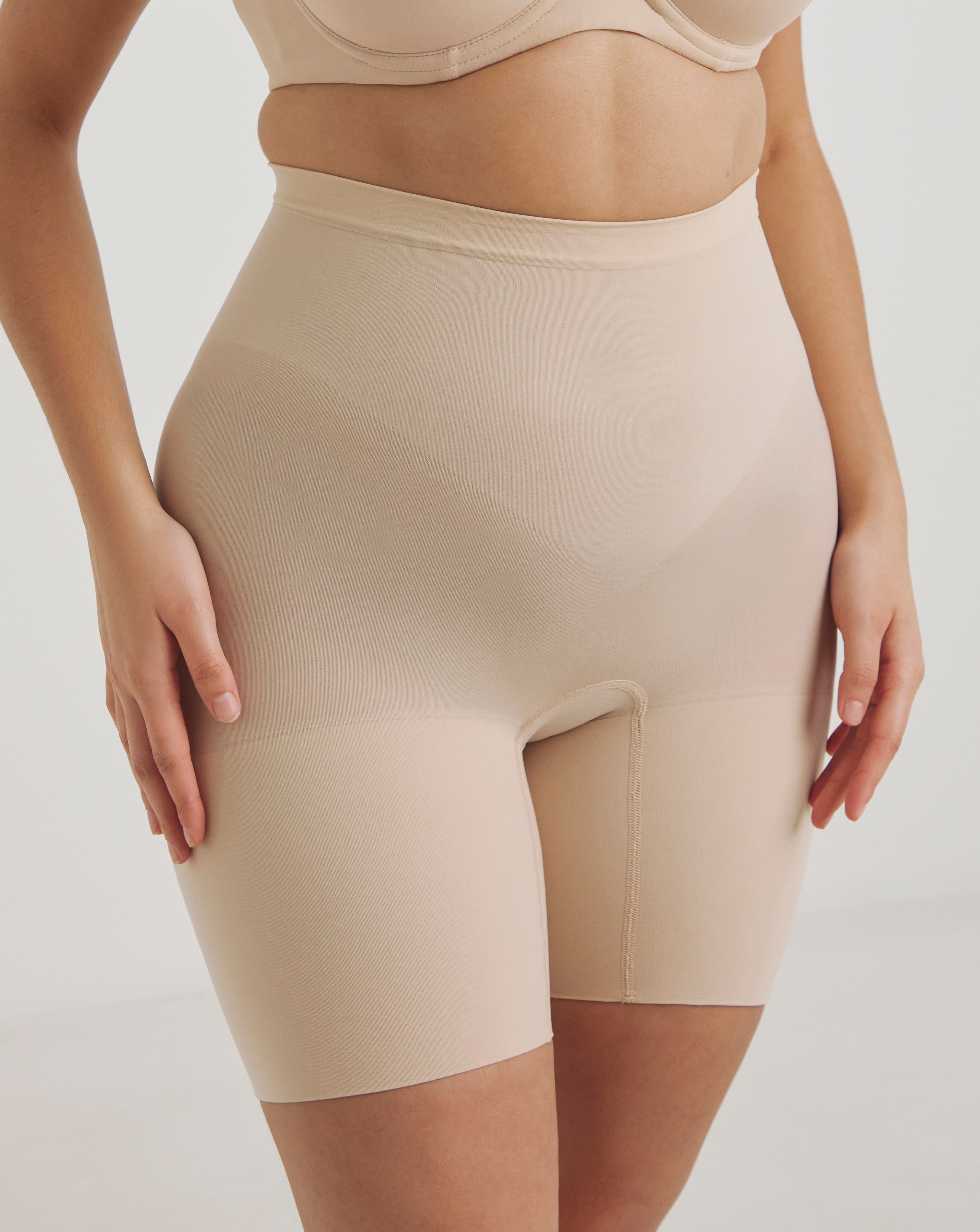 Spanx Everyday Seamless Short CafeAuLait