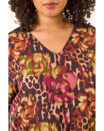 Roman Curve Animal Print V-Neck Top