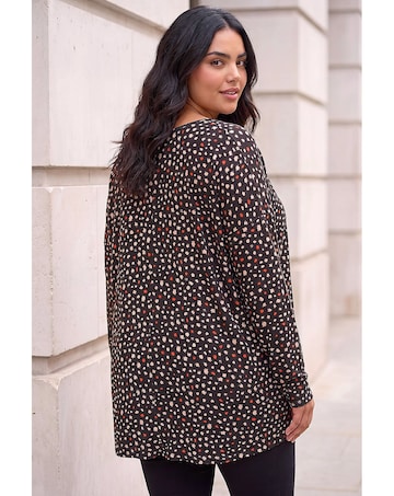 Roman Curve Spotted V-Neck Stretch Top
