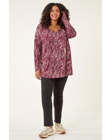 Roman Curve Spot V-Neck Stretch Top