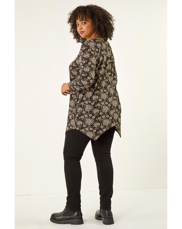 Roman Curve Floral V-Neck Stretch Top