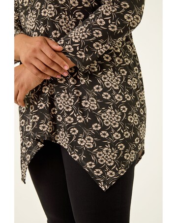 Roman Curve Floral V-Neck Stretch Top