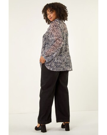 Roman Curve Georgette Keyhole Top