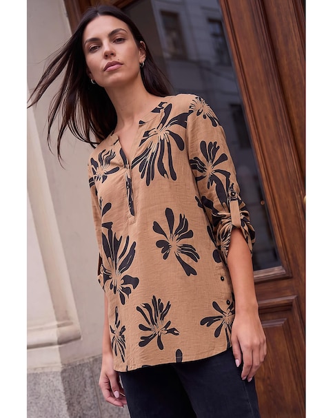 Roman Floral V-Neck Top