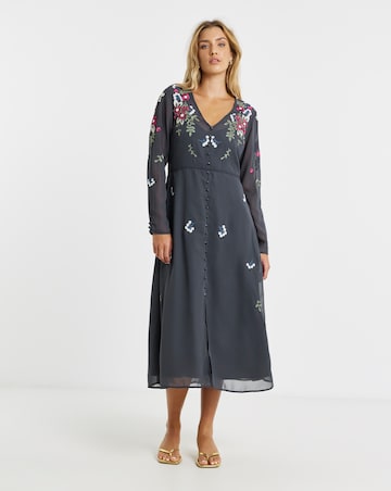 Hope & Ivy Rosette Embroidered Dress
