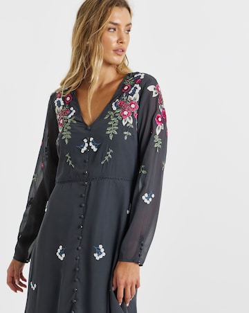 Hope & Ivy Rosette Embroidered Dress