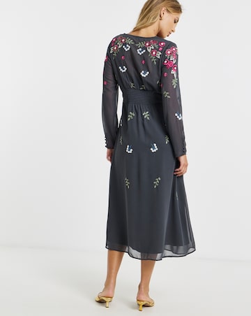 Hope & Ivy Rosette Embroidered Dress