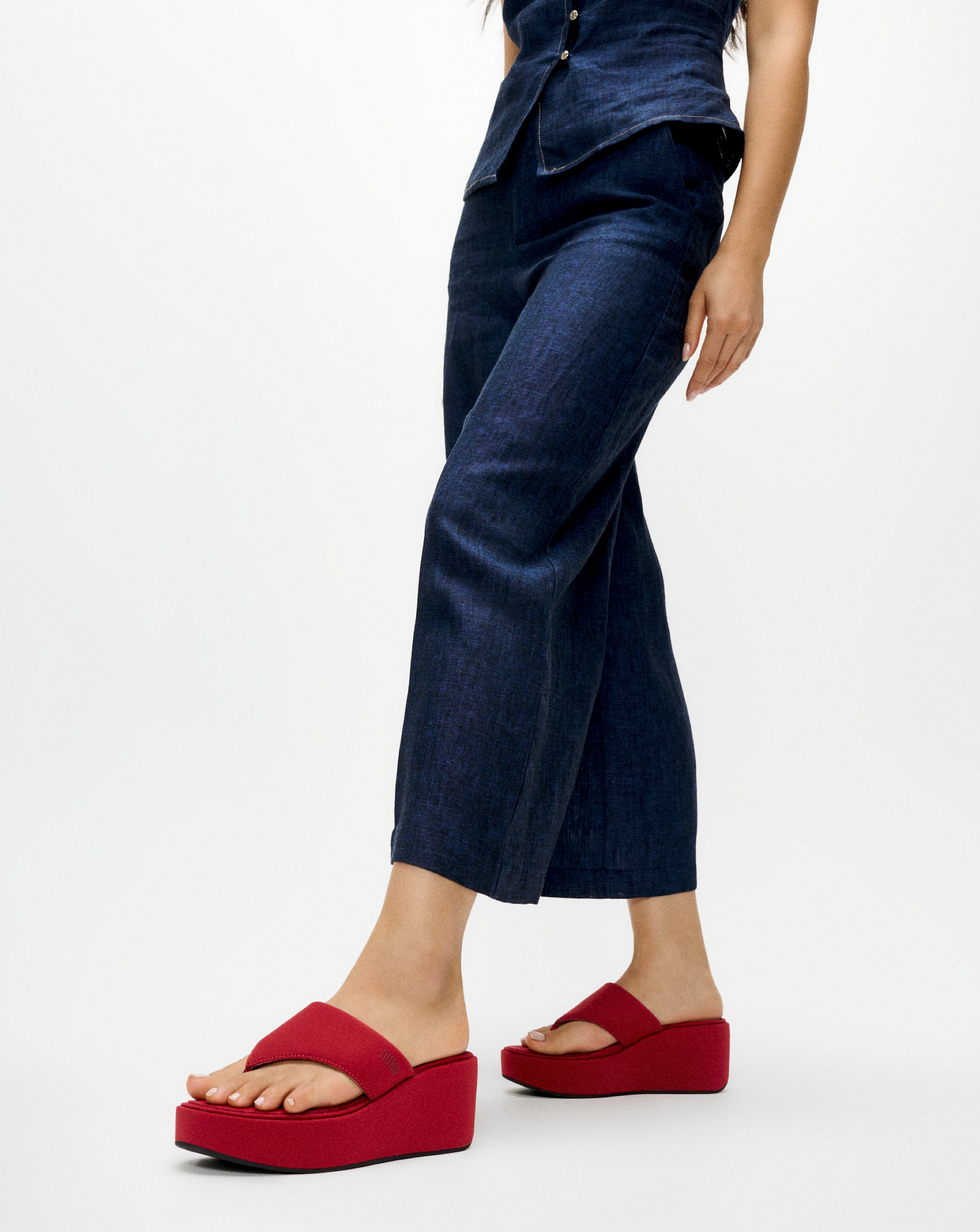 New In - Fit Flop Platforms Wedge Toe Post