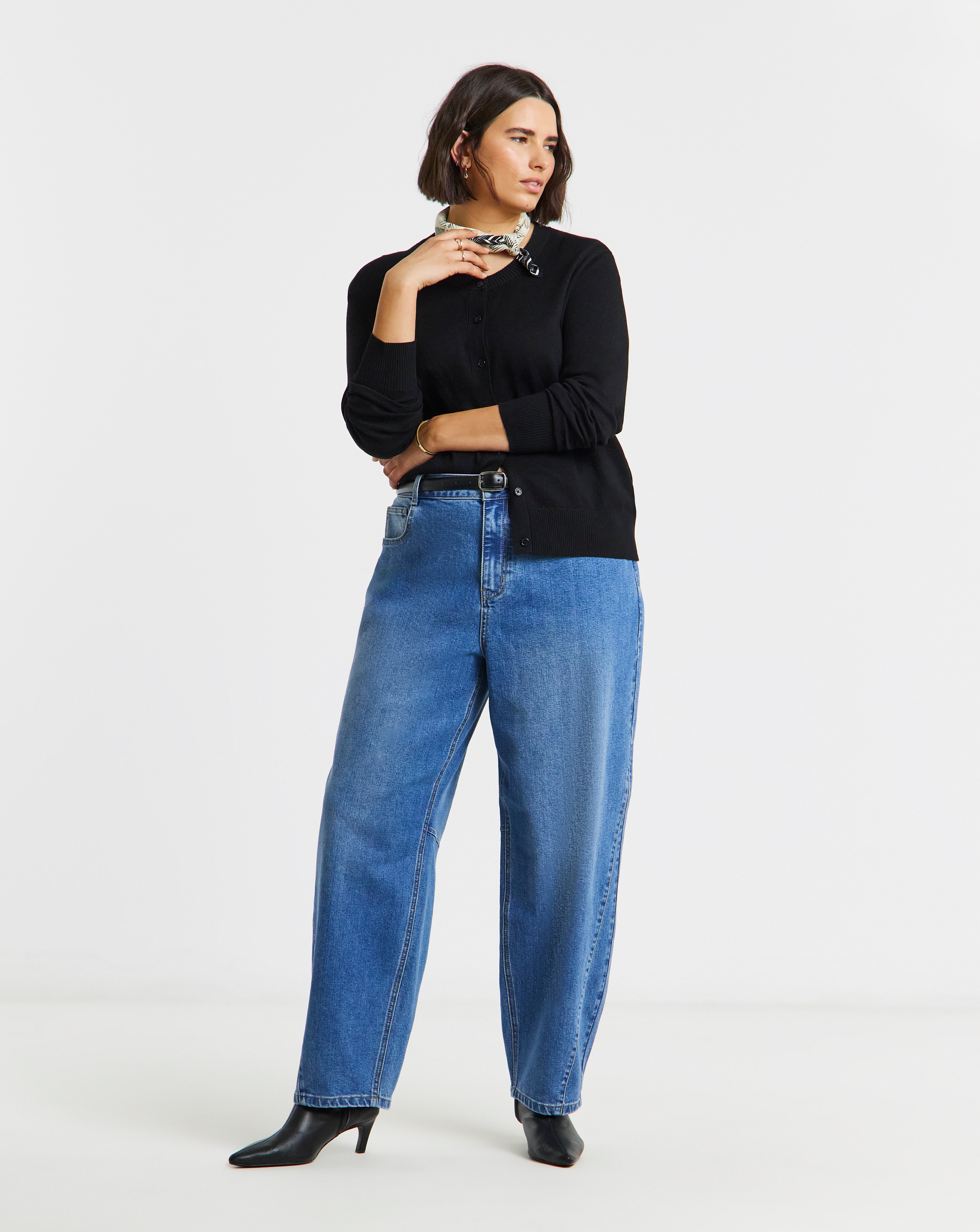 Mid Wash Seamed Barrel Leg Jean