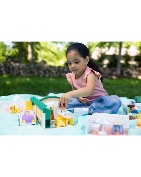 New In - Melissa & Doug Cheery Lane House Playset
