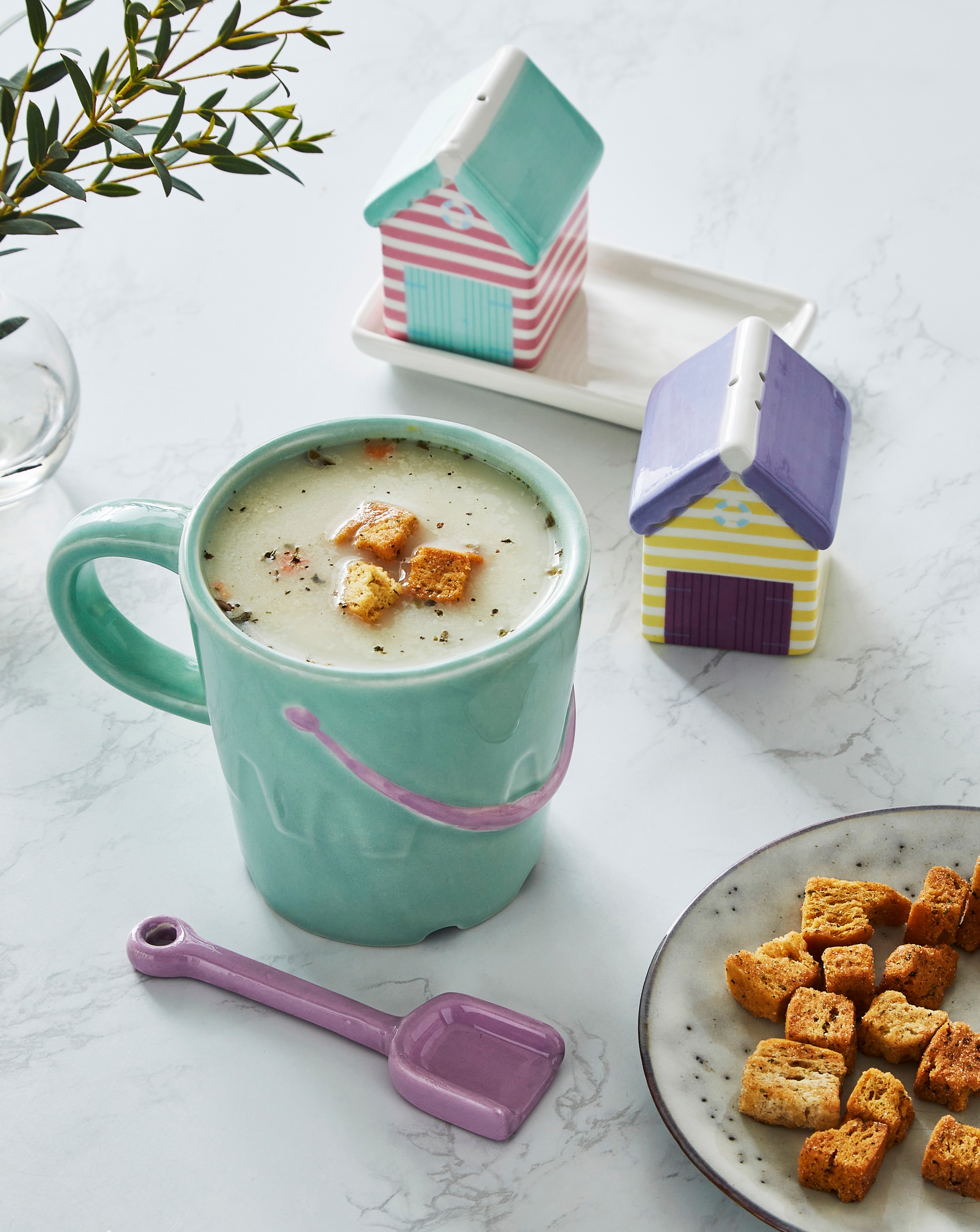 Bucket Mug and Hut Salt & Pepper Set