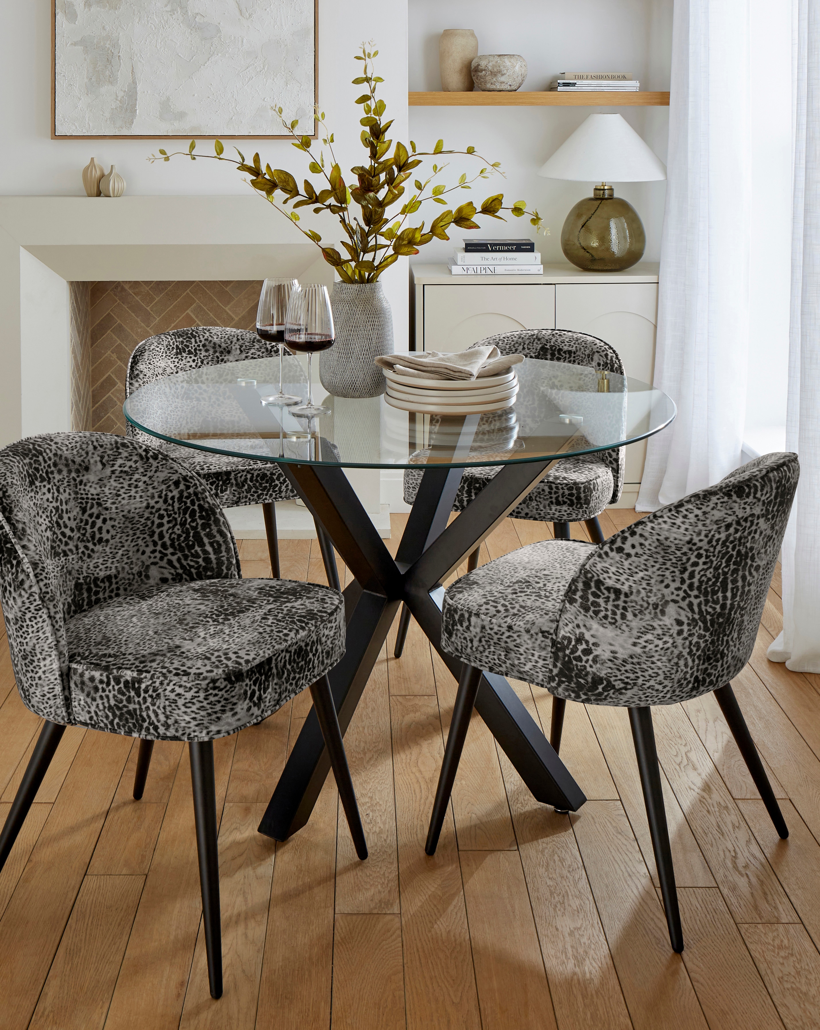 Bodie Dining Table & 4 Savannah Chairs