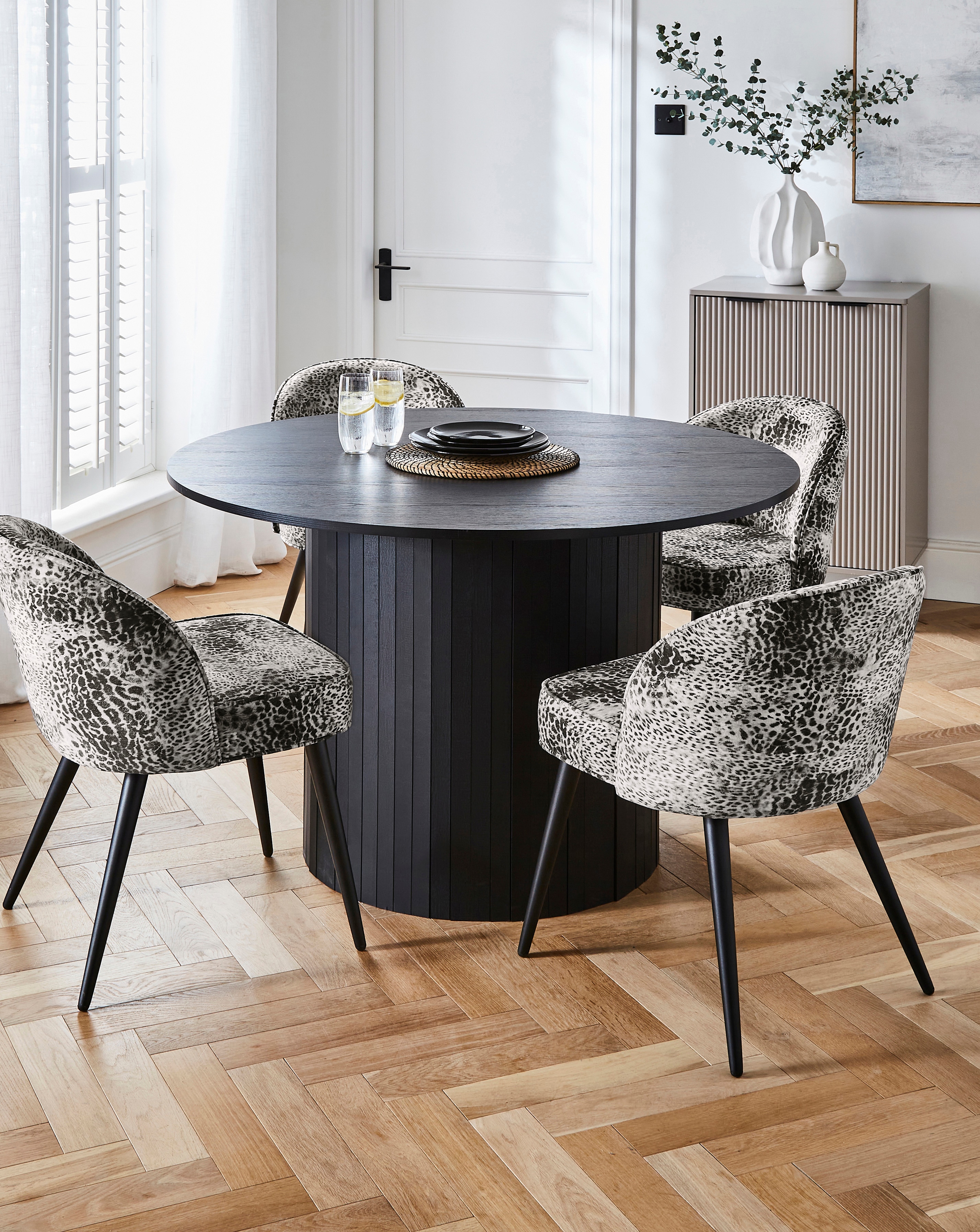 Addison Table with 4 Savannah Chairs