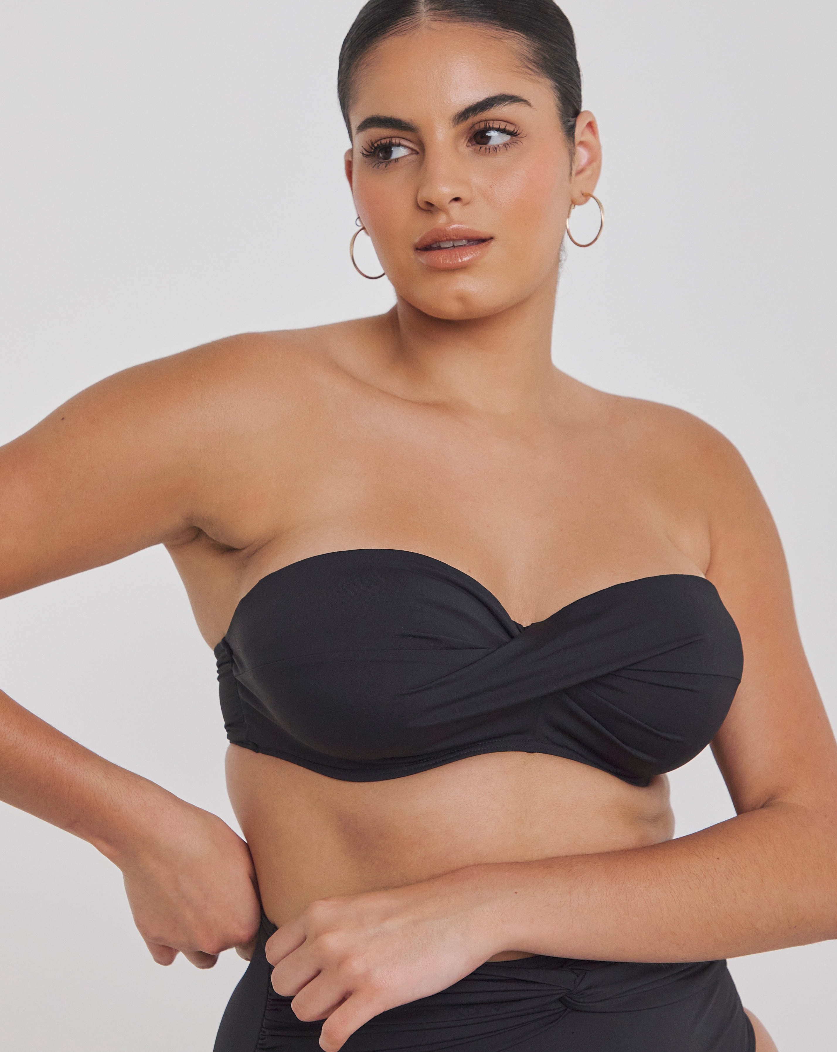 MAGISCULPT Twist Front Bikini Top