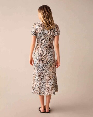 Ro&Zo Leopard Print Sweetheart Neckline Midi Dress