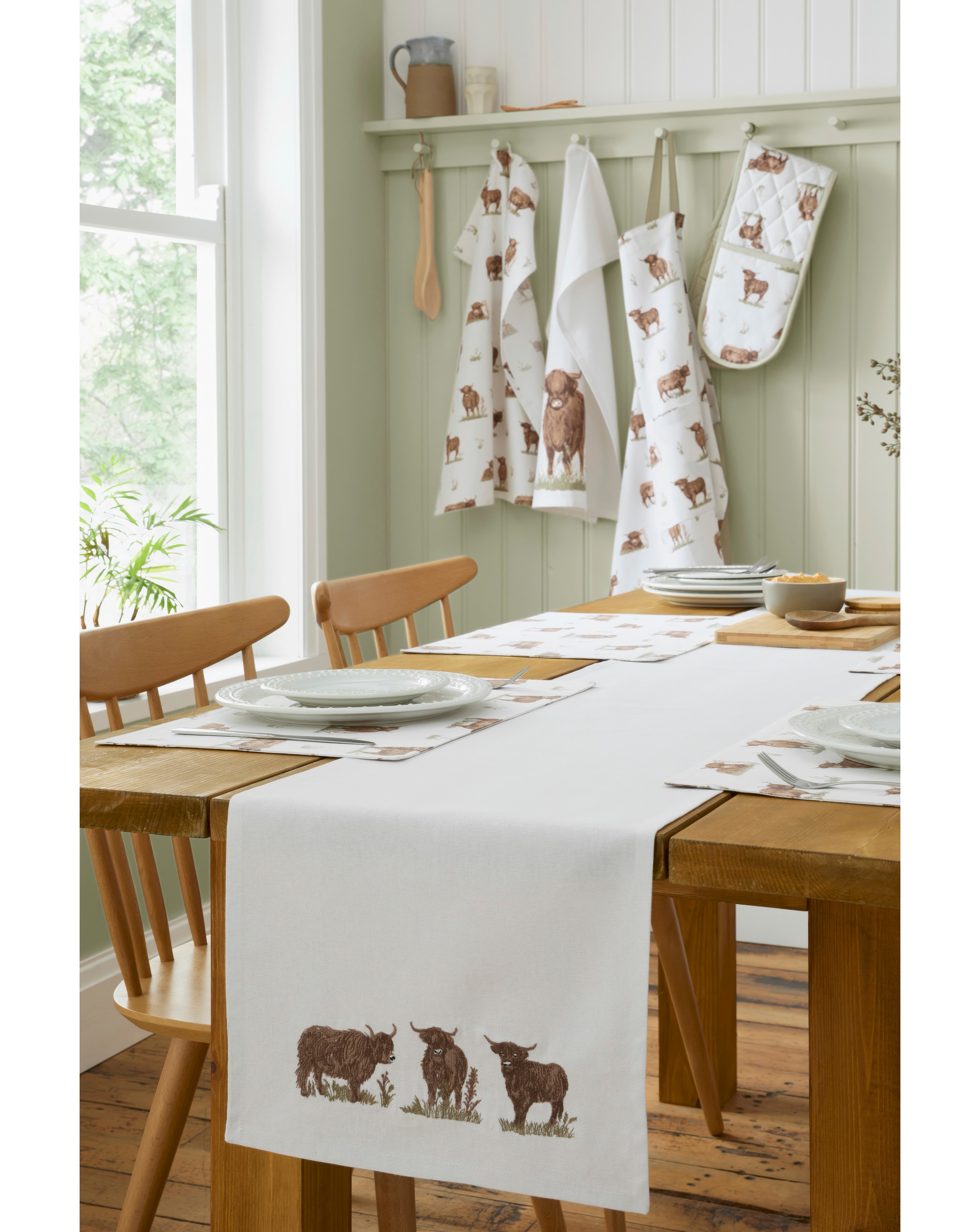 Angus Highland Cow Runner