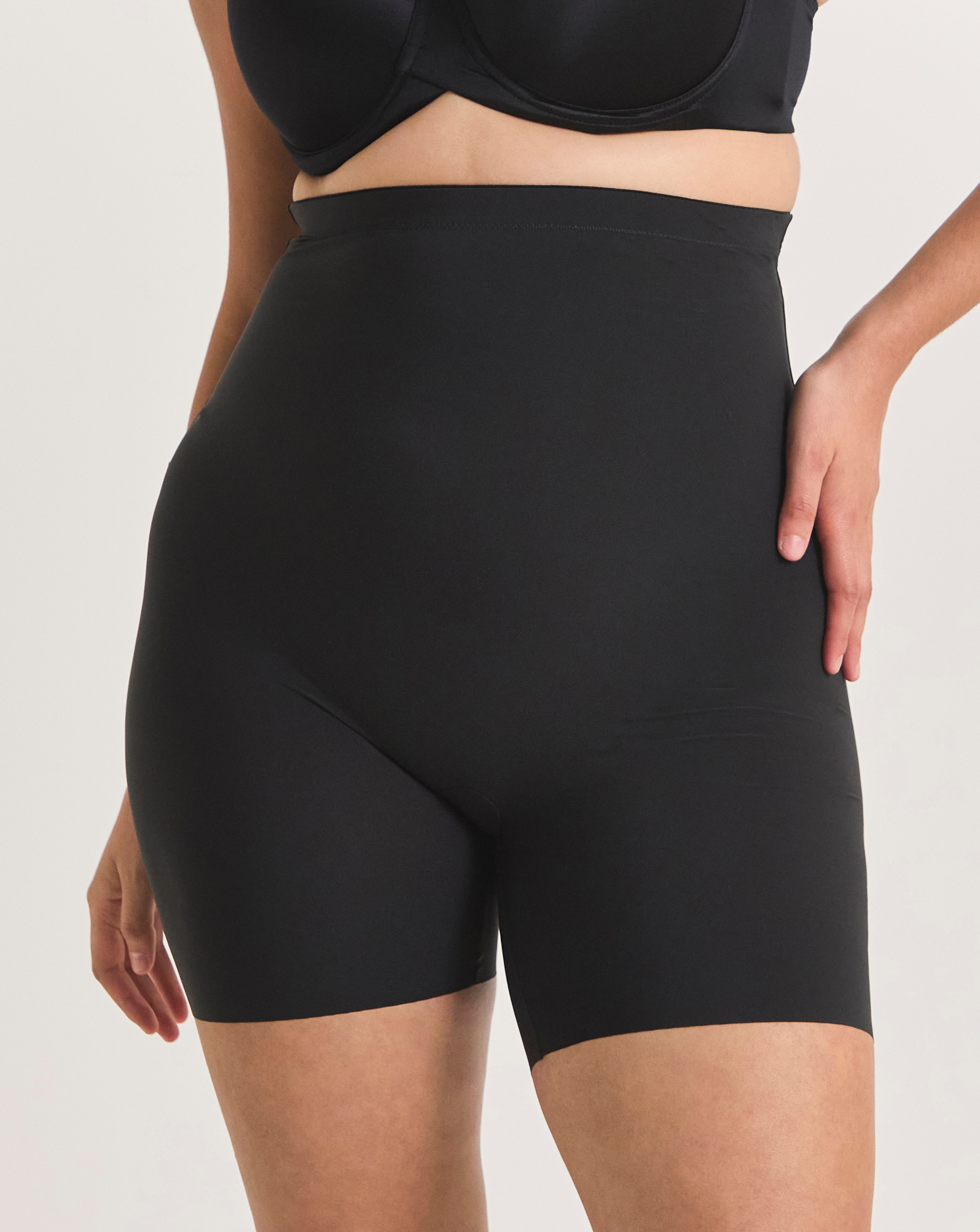 Maidenform Sleek Smoothers Shortie Black
