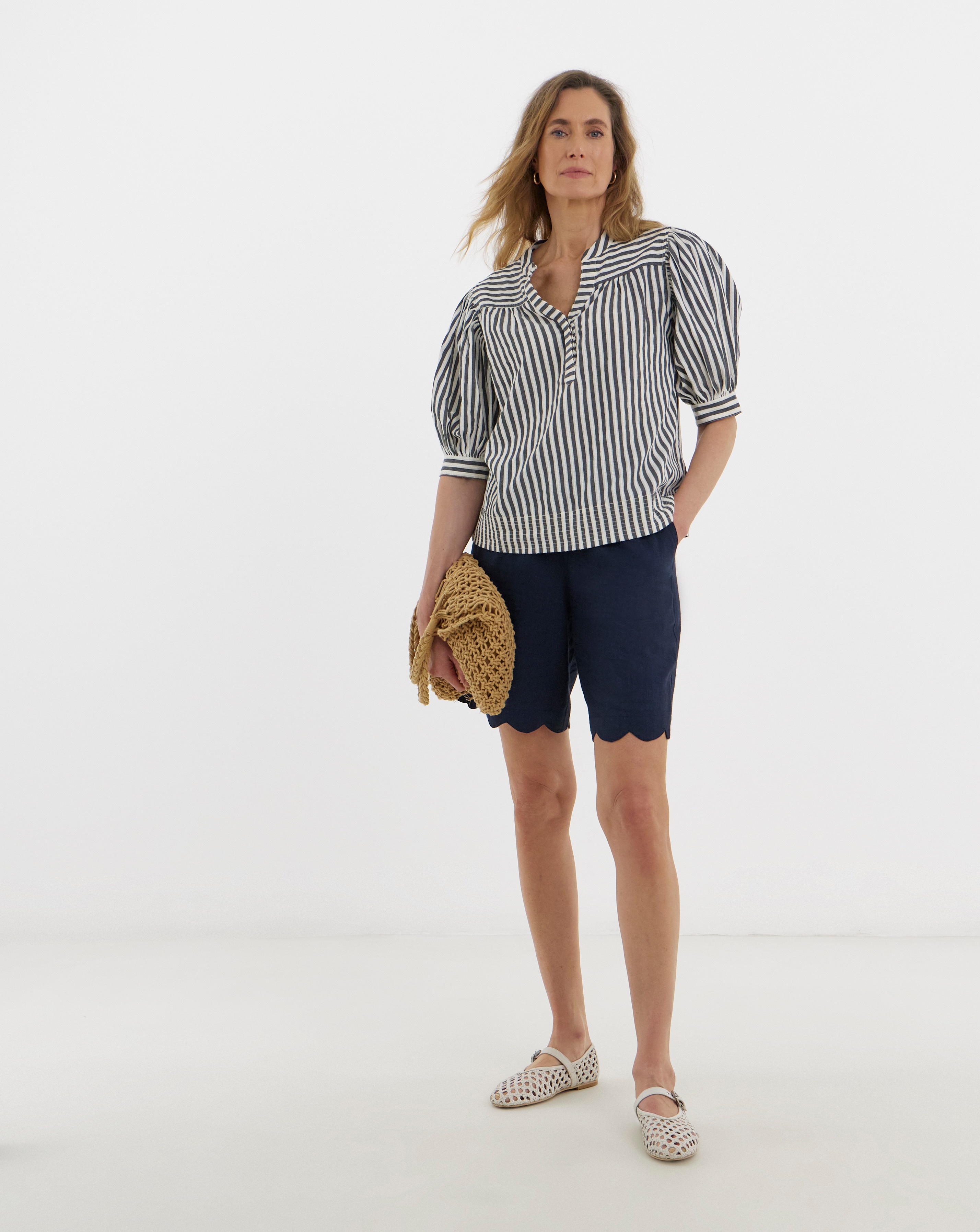 New In - Scallop Edge Linen Mix Short