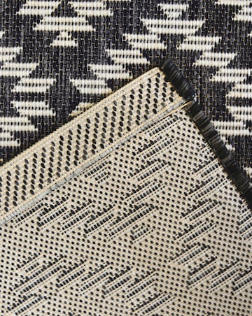 Geo Indoor/Outdoor Runner