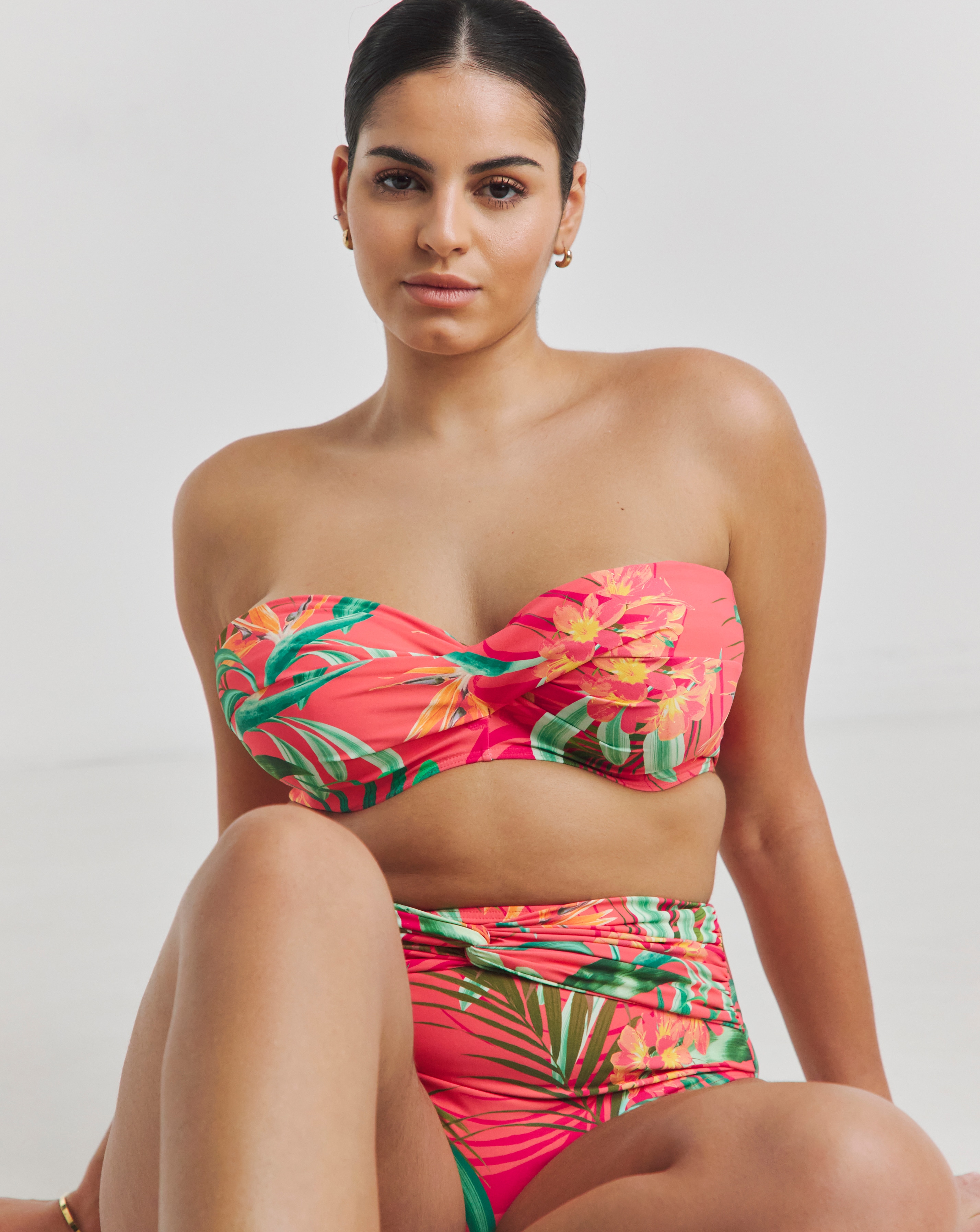 MAGISCULPT Twist Front Bikini Top