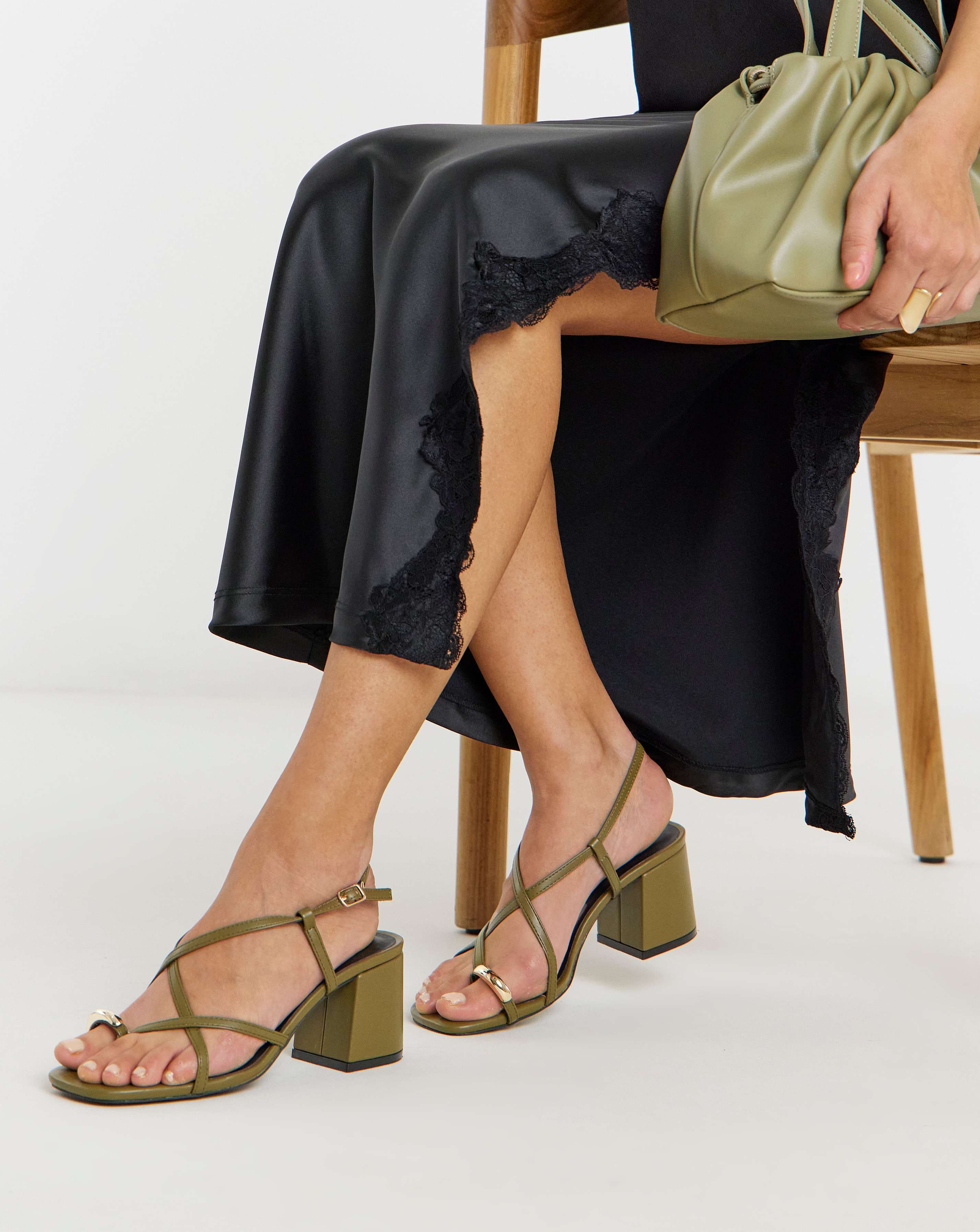 Toe Loop Heels Wide Fit