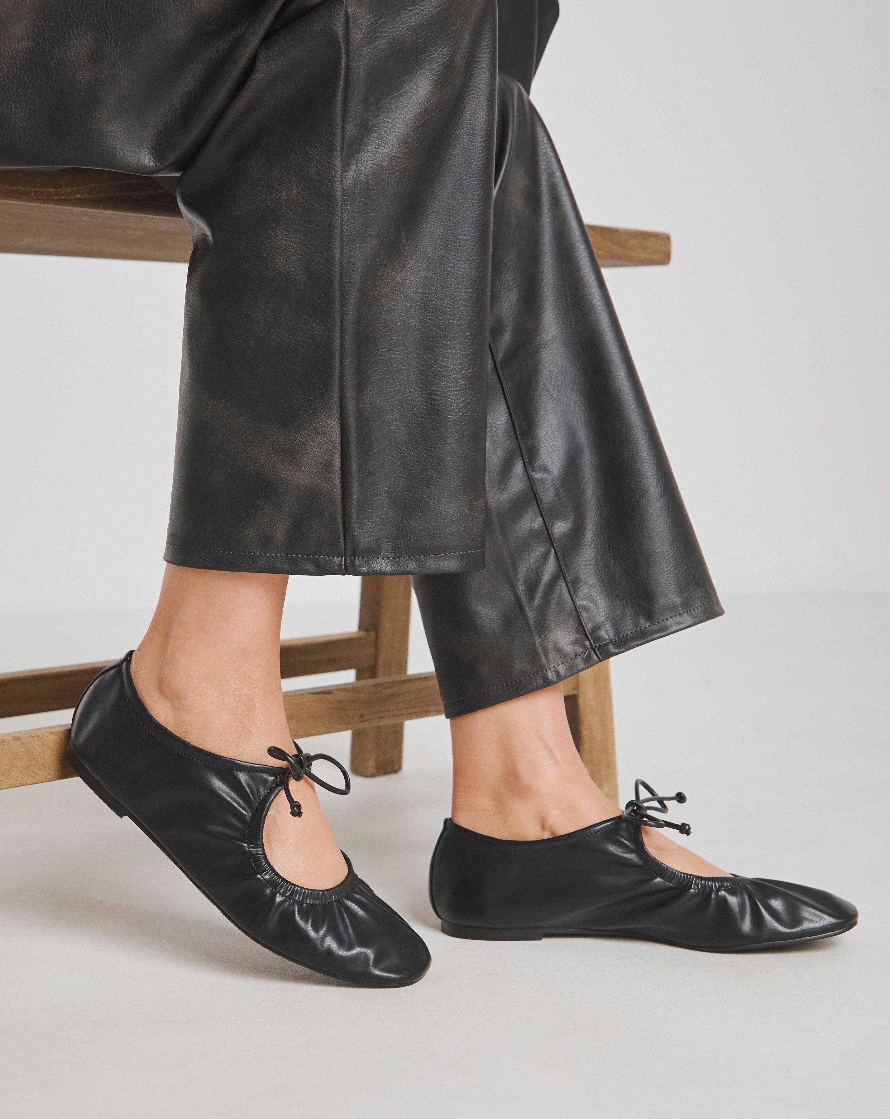 Ruched Cross Strap Ballerina ExWide