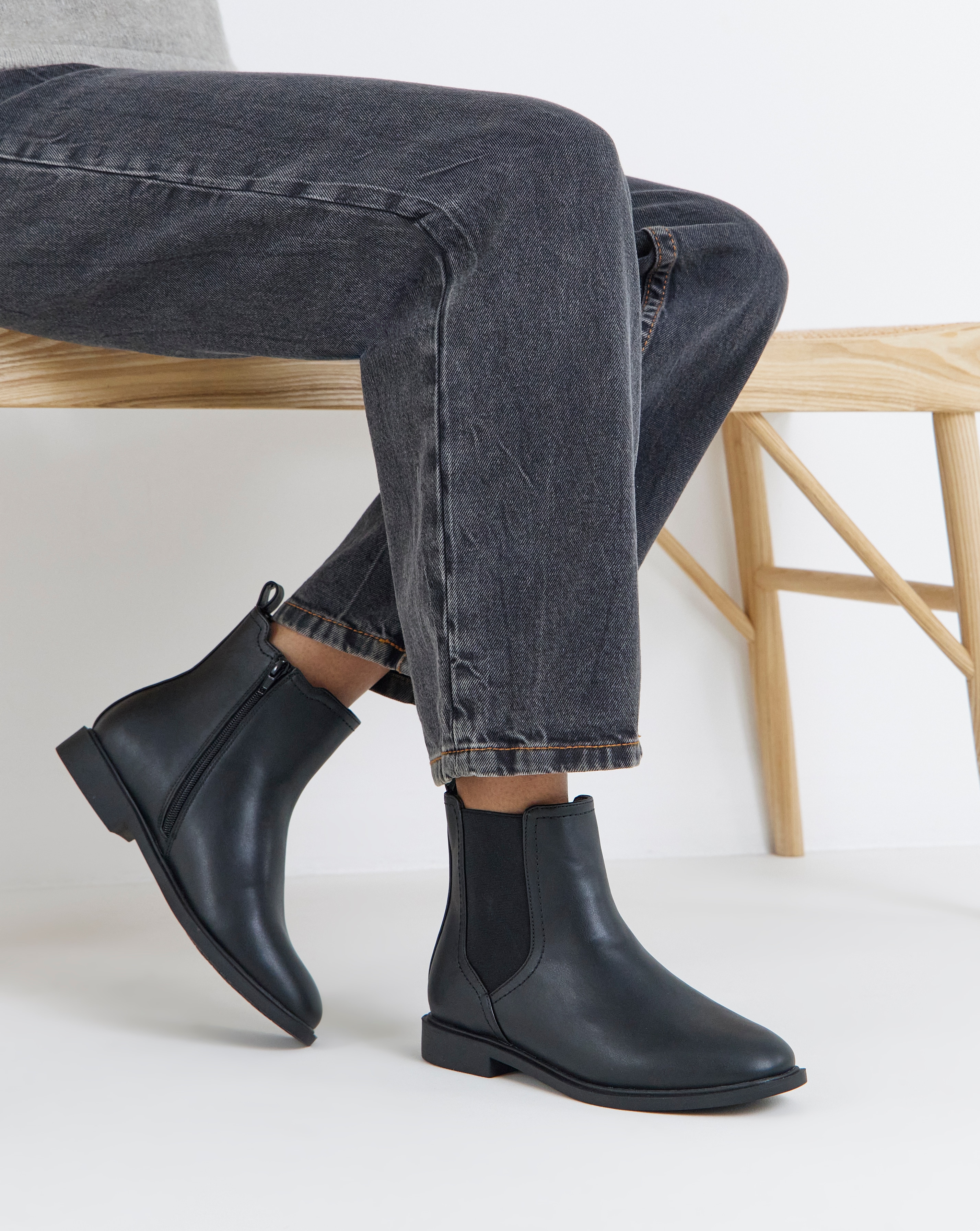 New In - Classic Chelsea Boot Standard
