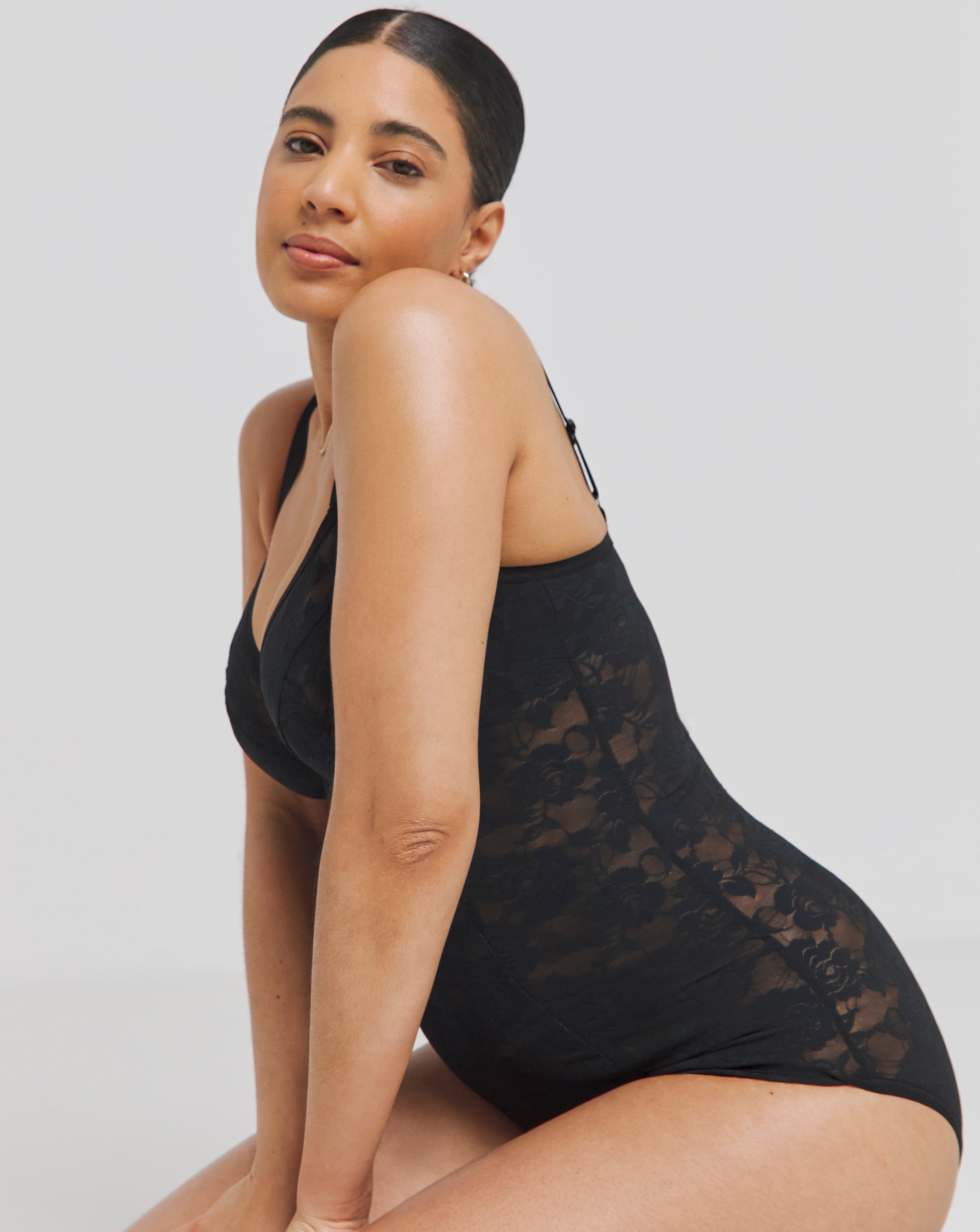 MAGISCULPT Light Control Lace Bodyshaper