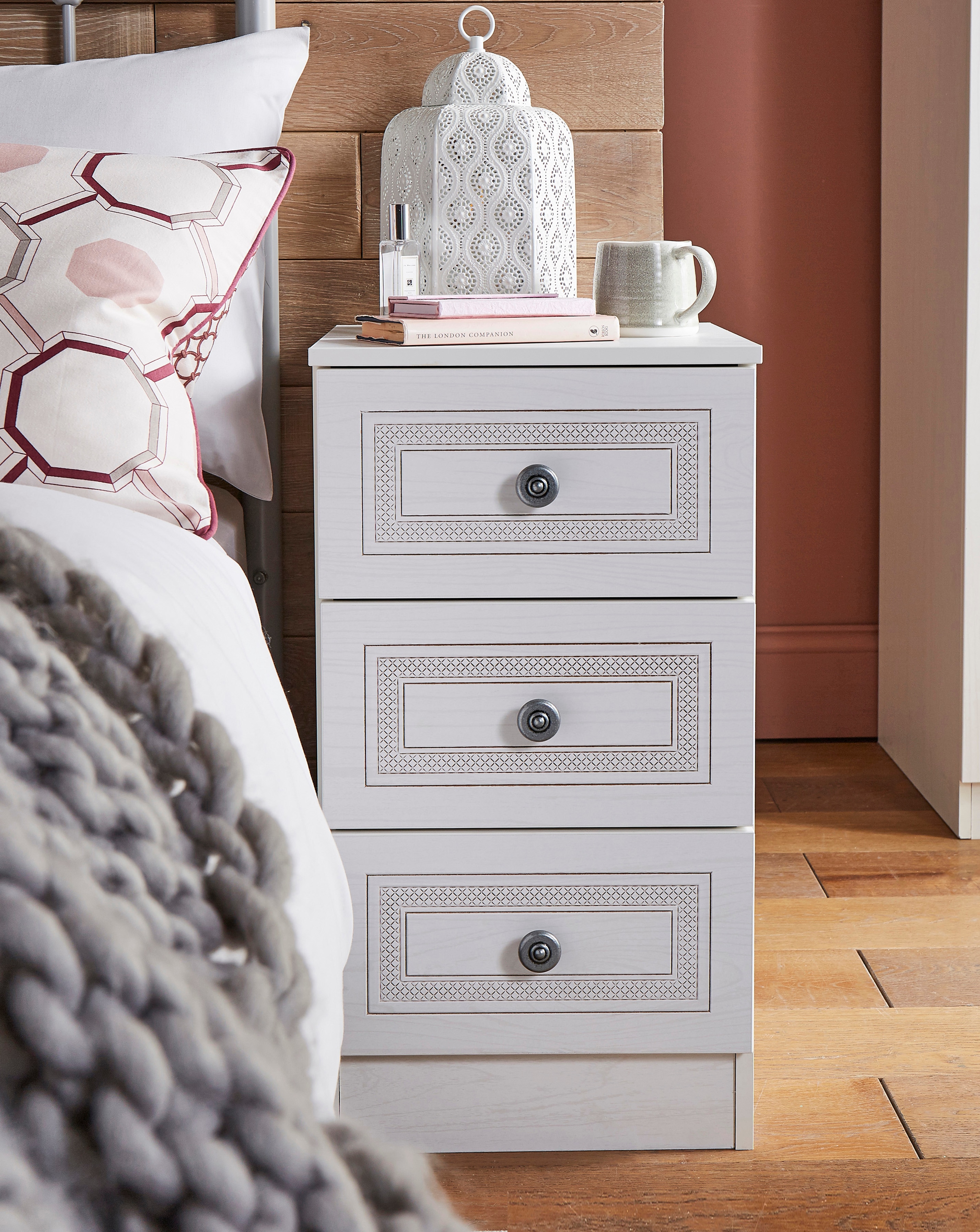 Richmond Assembled Bedside Table