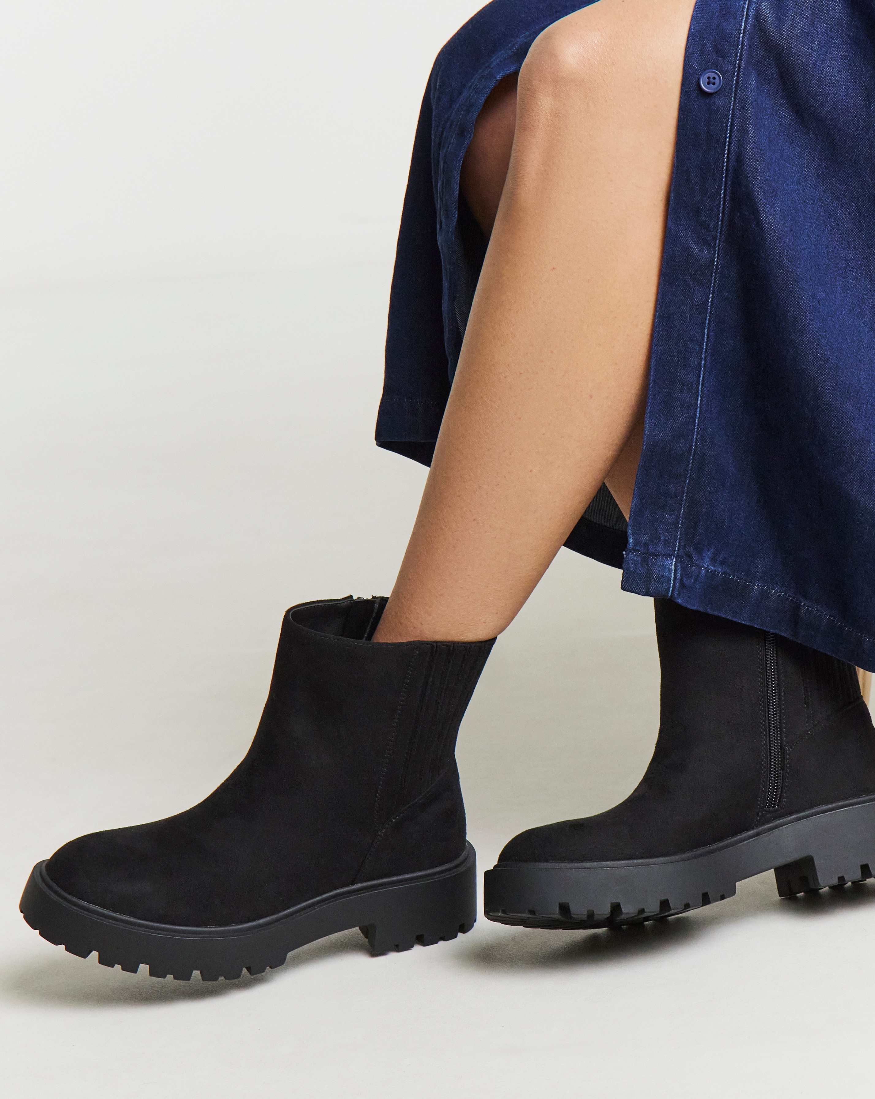 Hidden Gusset Chelsea Boot Wide