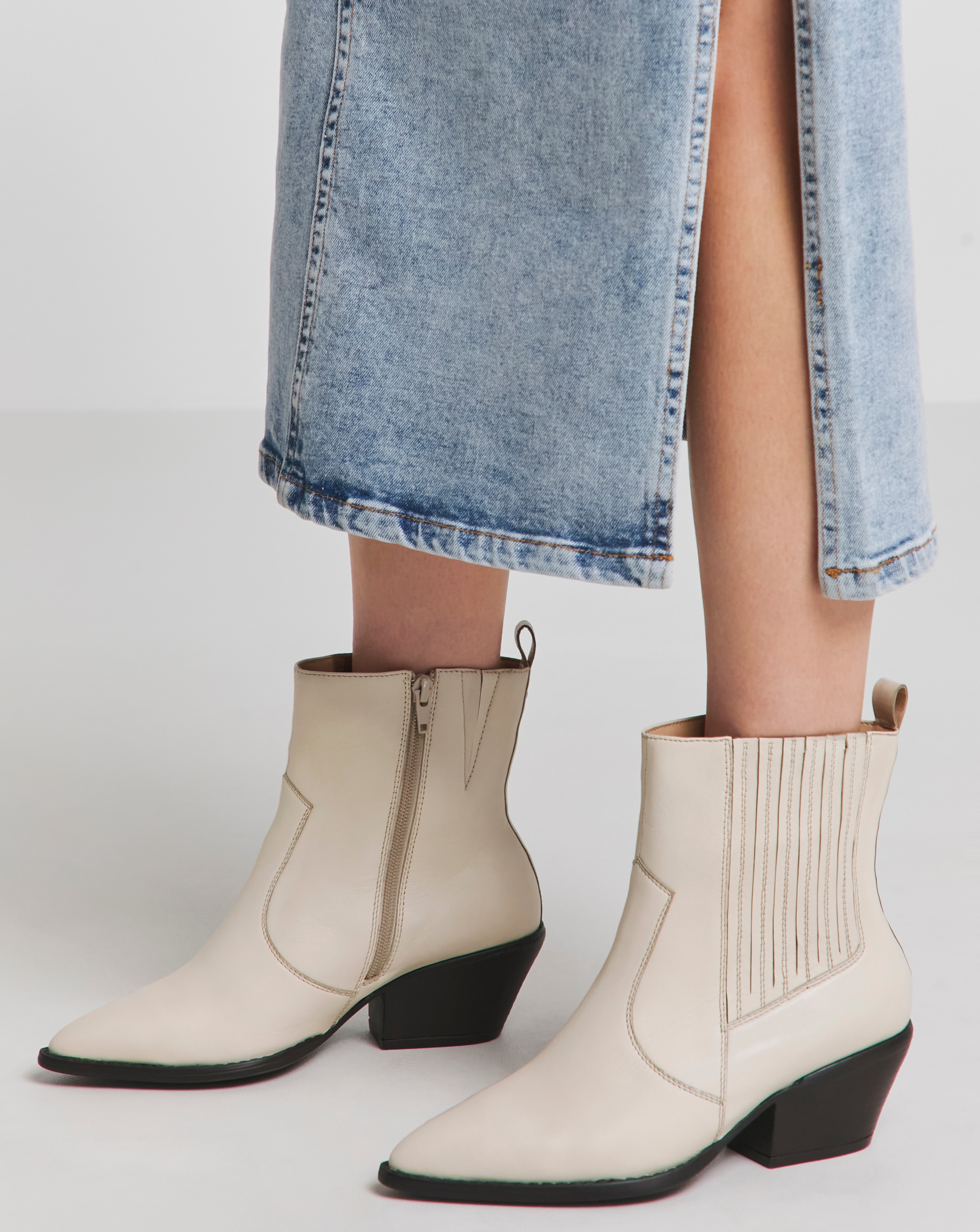 Pointed Chelsea Western Ankle Boots Wide